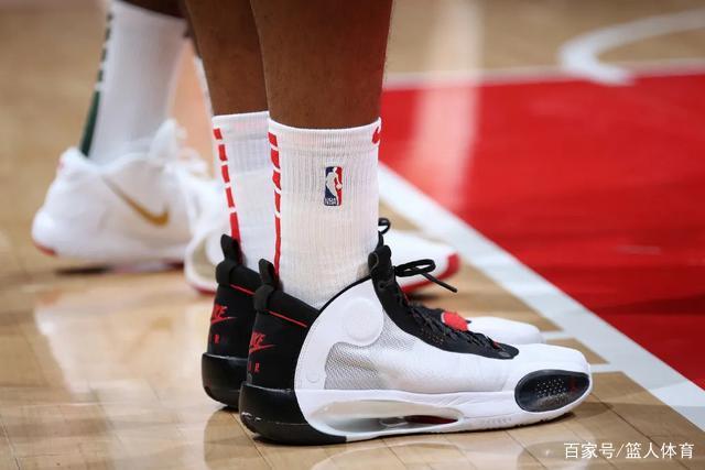 胡梅尔斯前妻：我非常爱我的前夫 我生活中缺男人